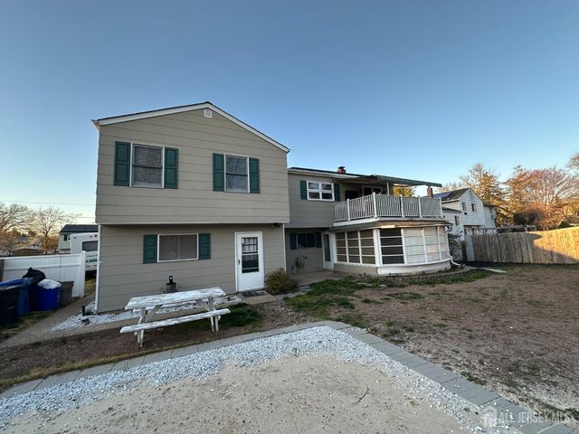 134 Benart Place, Middlesex, NJ 08846