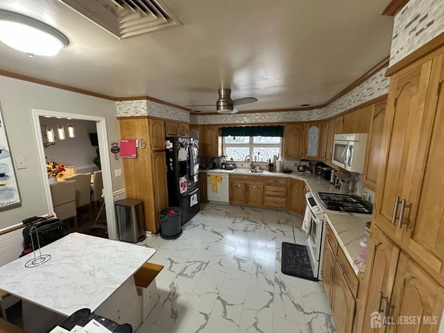 134 Benart Place, Middlesex, NJ 08846