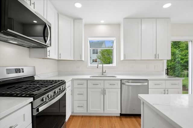 5513 Chancery Way, Lake In The Hills, IL 60156