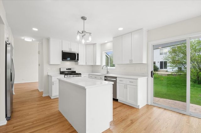 5513 Chancery Way, Lake In The Hills, IL 60156