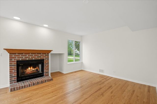 5513 Chancery Way, Lake In The Hills, IL 60156