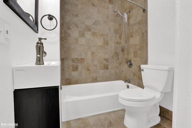 3207 Caroline Street, Auburn Hills, MI 48326