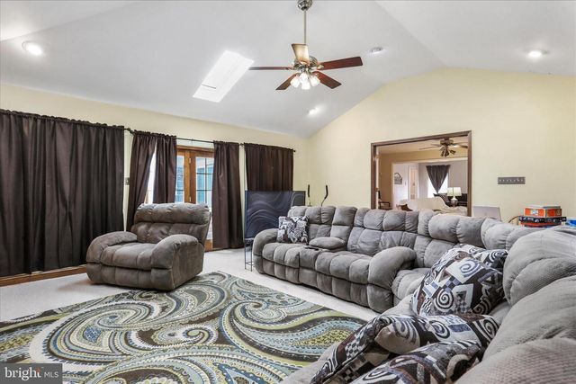 108 FOXHALL RD, Charles Town, WV 25414