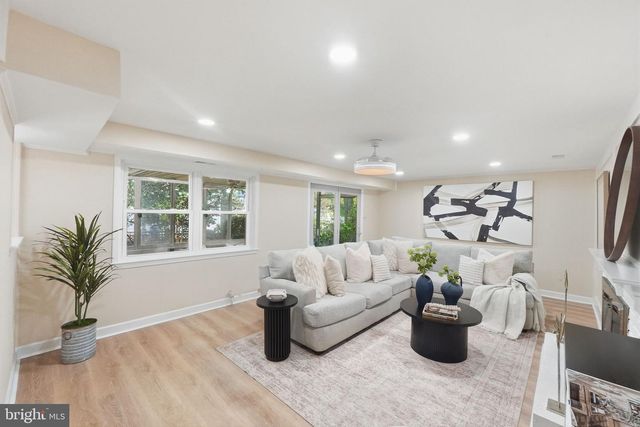 6512 CAPE CT, Falls Church, VA 22043
