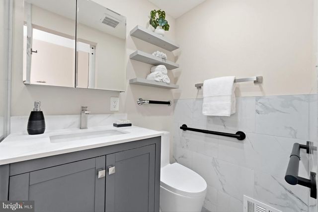 6512 CAPE CT, Falls Church, VA 22043