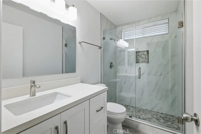 1422 Cabrillo Park B, Santa Ana, CA 92701