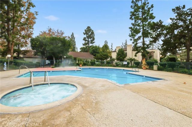 1422 Cabrillo Park B, Santa Ana, CA 92701