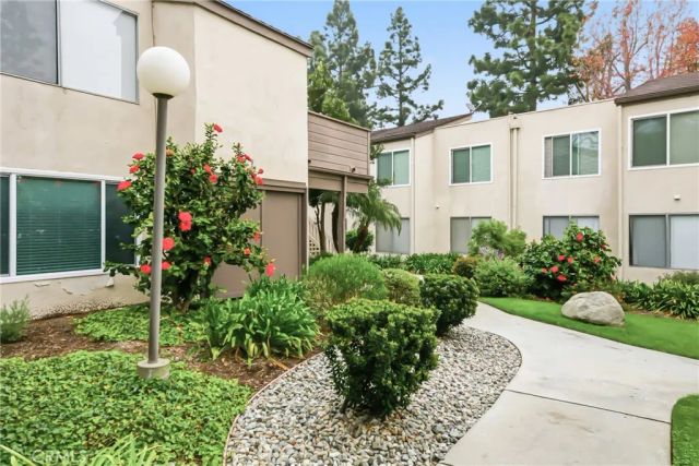 1422 Cabrillo Park B, Santa Ana, CA 92701