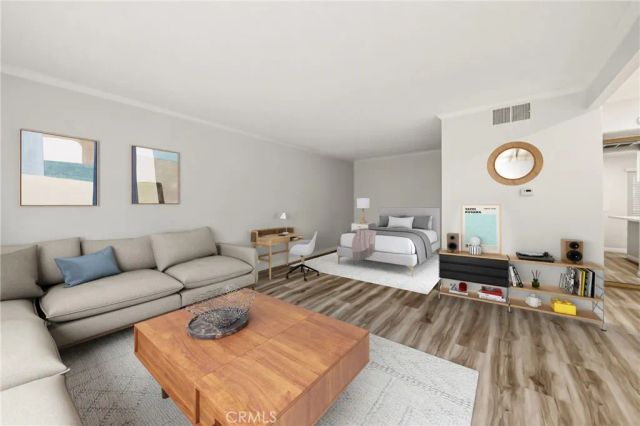 1422 Cabrillo Park B, Santa Ana, CA 92701