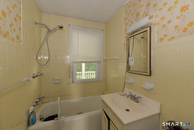 236 East Waterbury Road, Naugatuck, CT 06770