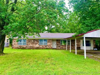 305 N 10th Street, Hartshorne, OK 74547