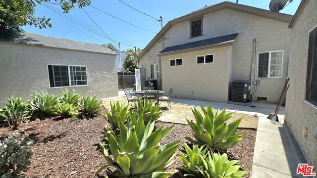 1011 S Plymouth Boulevard, Los Angeles, CA 90019