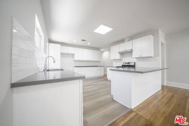 1011 S Plymouth Boulevard, Los Angeles, CA 90019