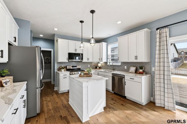 11517 Grissom Street, Papillion, NE 68046