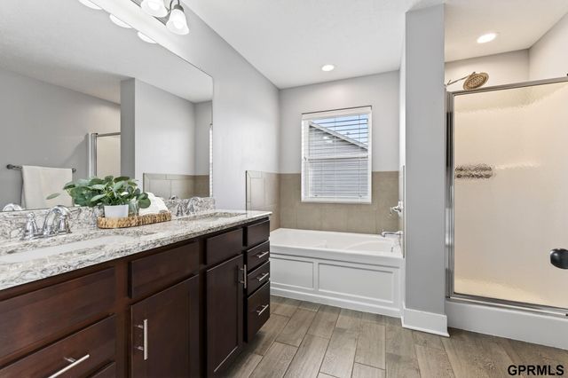 11517 Grissom Street, Papillion, NE 68046