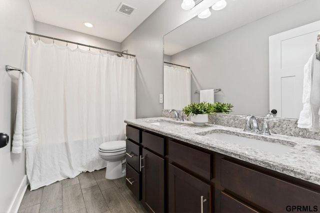 11517 Grissom Street, Papillion, NE 68046