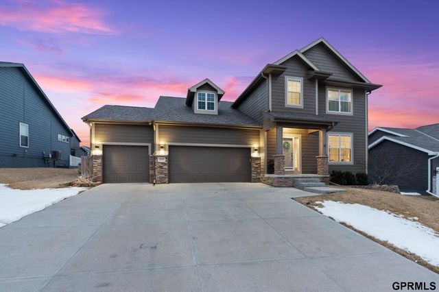 11517 Grissom Street, Papillion, NE 68046