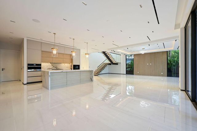 728 NE 17th Terrace, Fort Lauderdale, FL 33304