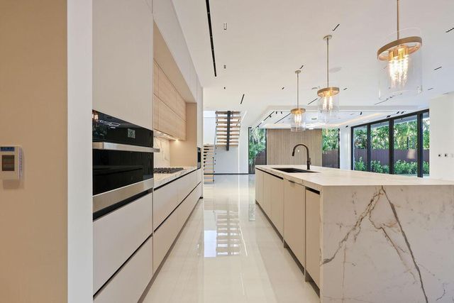 728 NE 17th Terrace, Fort Lauderdale, FL 33304