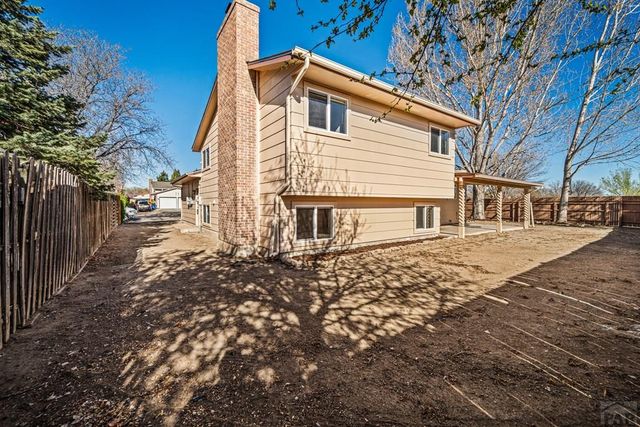 122 Regency Blvd, Pueblo, CO 81005