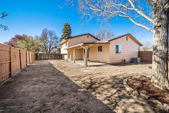122 Regency Blvd, Pueblo, CO 81005