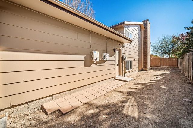 122 Regency Blvd, Pueblo, CO 81005