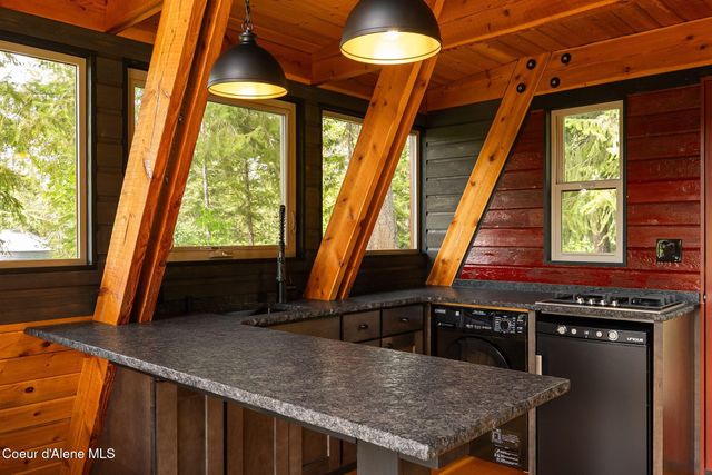 45 Rascals RD, Sandpoint, ID 83864
