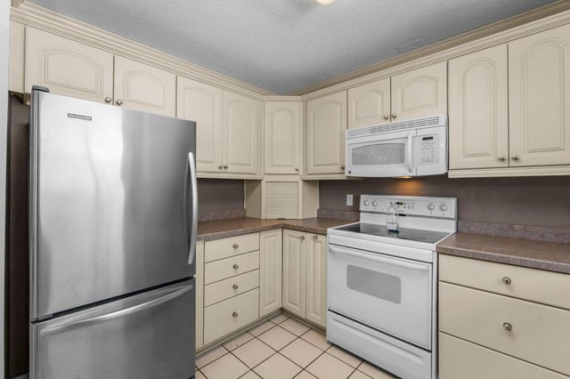 4927 Upper 148th Court, Apple Valley, MN 55124