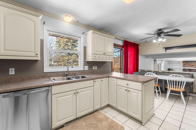 4927 Upper 148th Court, Apple Valley, MN 55124