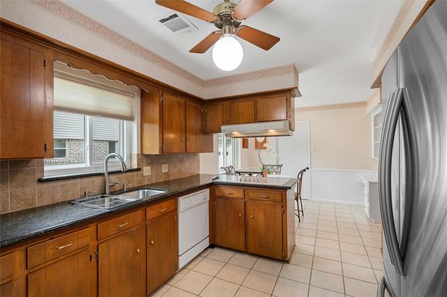 531 Briar Path Drive, Houston, TX 77079