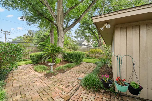 531 Briar Path Drive, Houston, TX 77079
