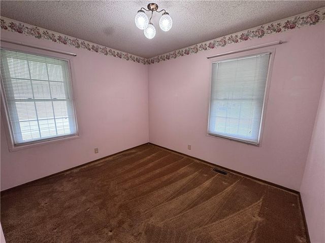 1313 N Cedar Crest Drive, Independence, MO 64056