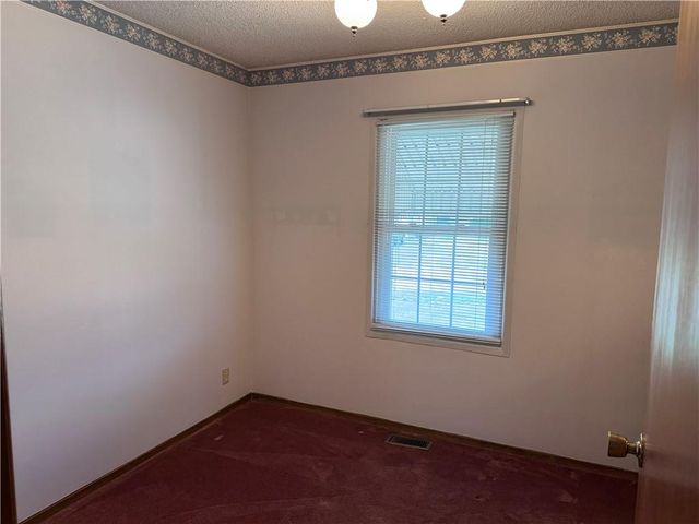 1313 N Cedar Crest Drive, Independence, MO 64056