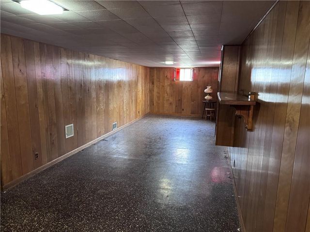 1313 N Cedar Crest Drive, Independence, MO 64056