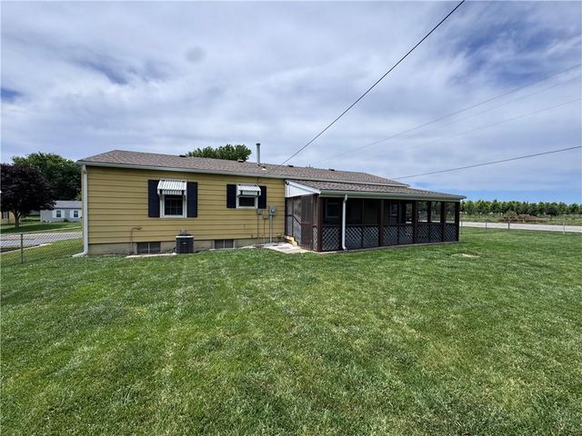 1313 N Cedar Crest Drive, Independence, MO 64056