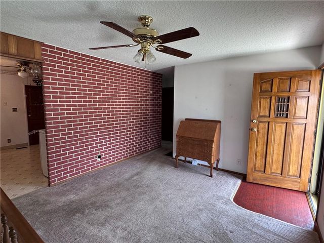 1313 N Cedar Crest Drive, Independence, MO 64056