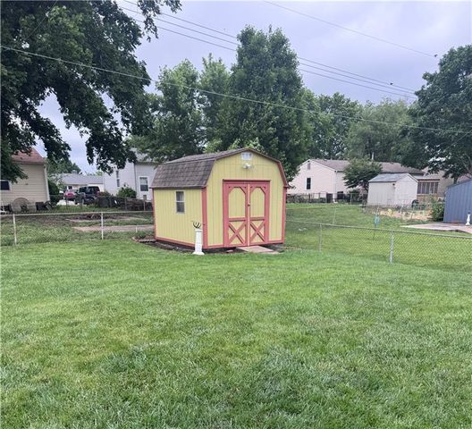 1313 N Cedar Crest Drive, Independence, MO 64056