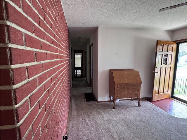 1313 N Cedar Crest Drive, Independence, MO 64056