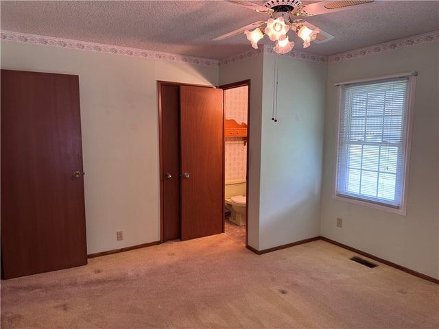 1313 N Cedar Crest Drive, Independence, MO 64056