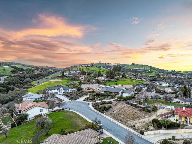 193 Blossom Court, Paso Robles, CA 93446