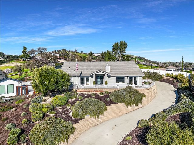 193 Blossom Court, Paso Robles, CA 93446