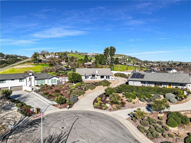 193 Blossom Court, Paso Robles, CA 93446