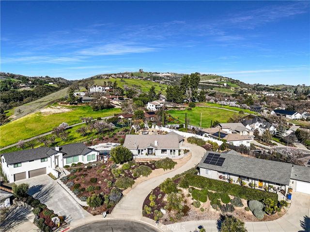 193 Blossom Court, Paso Robles, CA 93446