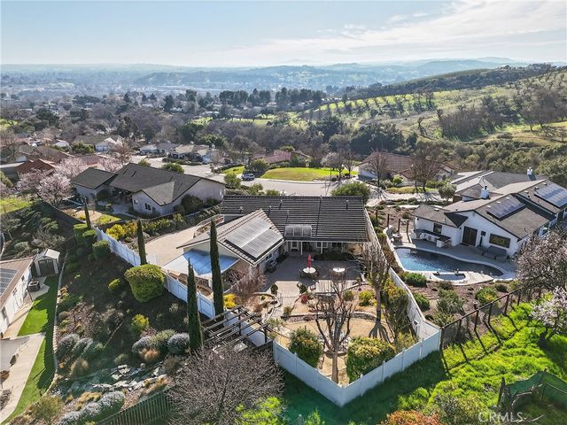 193 Blossom Court, Paso Robles, CA 93446