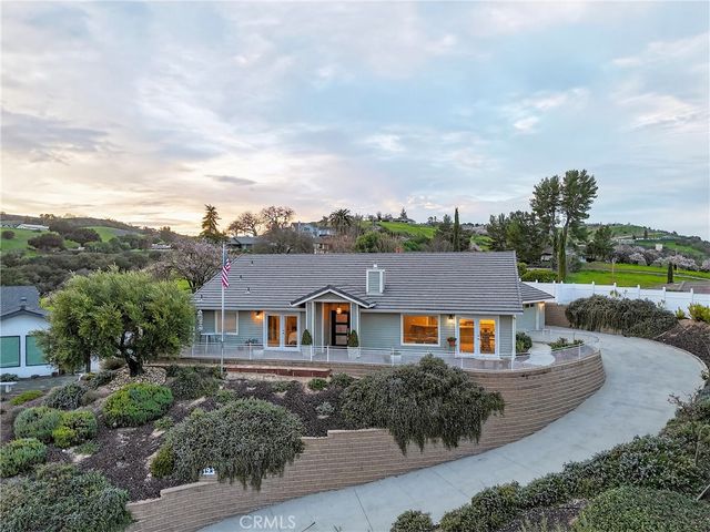 193 Blossom Court, Paso Robles, CA 93446