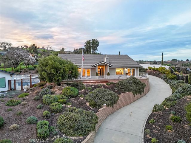 193 Blossom Court, Paso Robles, CA 93446