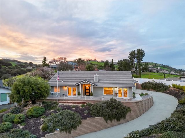 193 Blossom Court, Paso Robles, CA 93446