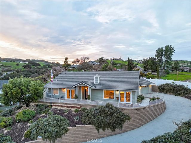 193 Blossom Court, Paso Robles, CA 93446