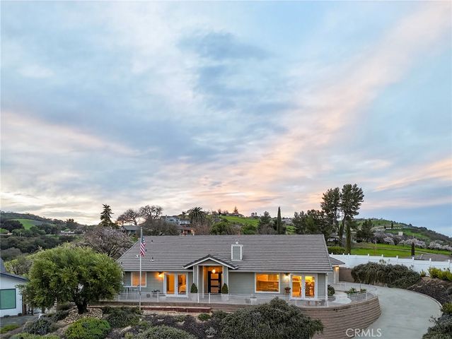 193 Blossom Court, Paso Robles, CA 93446