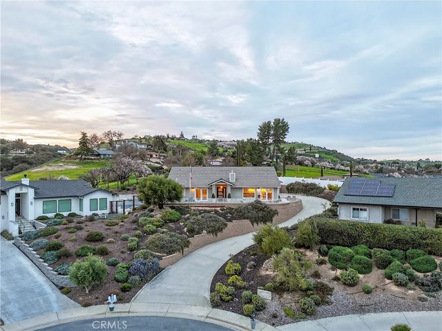 193 Blossom Court, Paso Robles, CA 93446